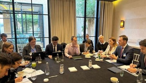 САСТАНЦИ СА НАЈВЕЋИМ ИНВЕСТИТОРИМА Мали: Верујем да смо на најбољи начин представили резултате Србије САСТАНЦИ СА НАЈВЕЋИМ ИНВЕСТИТОРИМА Мали: Верујем да смо на најбољи начин представили резултате Србије