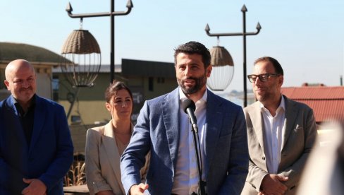 ŠAPIĆ ODLUČAN: Posle dugotrajnog procesa počelo uklanjanje splavova ŠAPIĆ ODLUČAN: Posle dugotrajnog procesa počelo uklanjanje splavova
