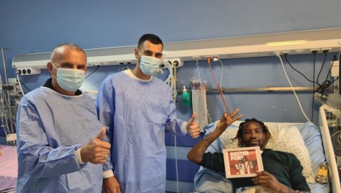 DA ZNA DA NIJE SAM: Fudbaleri Vojvodine svakodnevno posećuju saigrača DŽonatana Bolingija u bolnici DA ZNA DA NIJE SAM: Fudbaleri Vojvodine svakodnevno posećuju saigrača DŽonatana Bolingija u bolnici