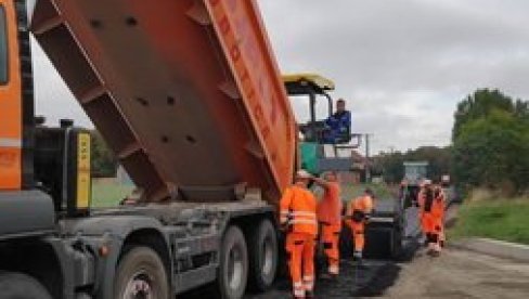 ASFALT SVUDA STIŽE: U Subotici ne prestaju sa radovima na putevima