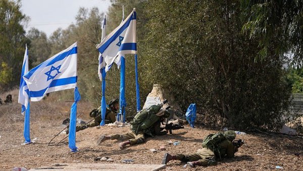 ИЗРАЕЛСКИ ВОЈНИК УБИЈЕН: Још три рањена након напада Хамаса ИЗРАЕЛСКИ ВОЈНИК УБИЈЕН: Још три рањена након напада Хамаса