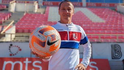 POMOLIM SE U IZRAELU ZA NOVAKA, A ONDA... Nesvakidašnji trener Radničkog za Novosti o Đokoviću, večitima u Evroligi, slavnoj ženi... POMOLIM SE U IZRAELU ZA NOVAKA, A ONDA... Nesvakidašnji trener Radničkog za Novosti o Đokoviću, večitima u Evroligi, slavnoj ženi...