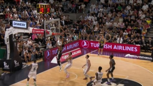 MOMENAT KADA SU SE SVI GROBARI UHVATILI ZA GLAVU: Peh crno-belih na meču Asvel - Partizan