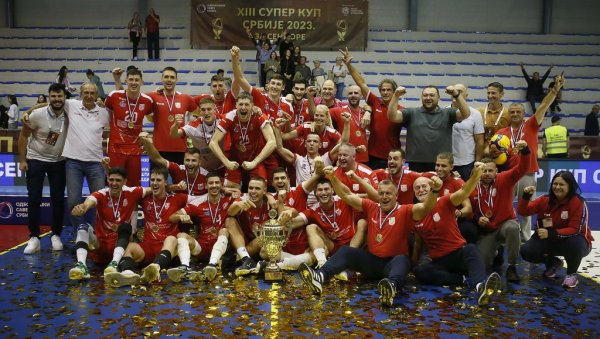 НОВИ ТРОФЕЈ ЗА ВОЈВОДИНУ: Одбојкаши клуба из Новог Сада пети пут освојили Суперкуп Србије НОВИ ТРОФЕЈ ЗА ВОЈВОДИНУ: Одбојкаши клуба из Новог Сада пети пут освојили Суперкуп Србије