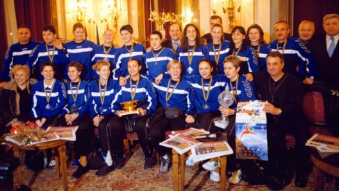 VREMEPLOV OTPISANE HEROINE: Rukometašice Jugoslavije 16. decembra 2001. u meču za bronzu na SP savladale Dansku sa 42:40 VREMEPLOV OTPISANE HEROINE: Rukometašice Jugoslavije 16. decembra 2001. u meču za bronzu na SP savladale Dansku sa 42:40