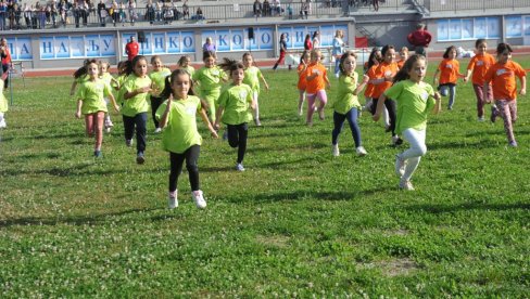ЗА ПОМОЋ ВРШЊАЦИМА: Спортско-хуманитарна акција краљевачких основаца и предшколаца ЗА ПОМОЋ ВРШЊАЦИМА: Спортско-хуманитарна акција краљевачких основаца и предшколаца
