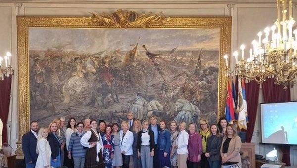 ПОСЛОВНО УМРЕЖАВАЊЕ: Шанса за пословне жене ПОСЛОВНО УМРЕЖАВАЊЕ: Шанса за пословне жене
