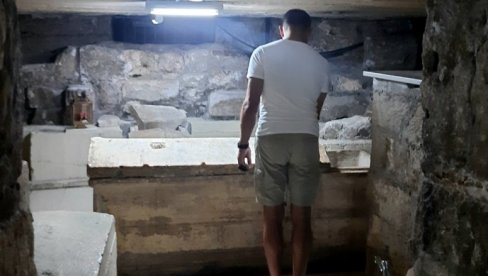 NA GROBU LAZARA, HRISTOVOG PRIJATELJA: Reporter Novosti u drevnom Kitionu, današnjoj Larnaki, na Kipru (FOTO) NA GROBU LAZARA, HRISTOVOG PRIJATELJA: Reporter Novosti u drevnom Kitionu, današnjoj Larnaki, na Kipru (FOTO)
