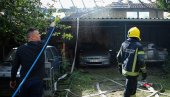 SREĆOM NEMA POVREĐENIH: Požar u Ustaničkoj ulici u Subotici odneo pomoćne prostorije SREĆOM NEMA POVREĐENIH: Požar u Ustaničkoj ulici u Subotici odneo pomoćne prostorije
