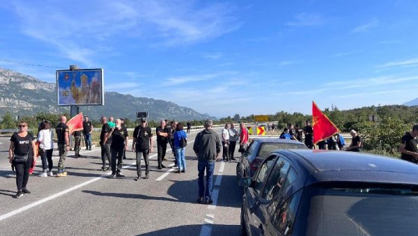 ПРОТИВЕ СЕ ПОПИСУ:  Црногорска конзервативна партија организовала блокаду пута на Богетићима (ФОТО )