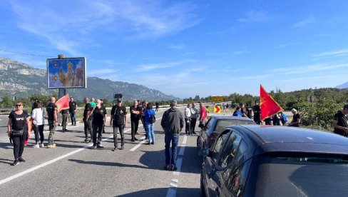 ПРОТИВЕ СЕ ПОПИСУ:  Црногорска конзервативна партија организовала блокаду пута на Богетићима (ФОТО )