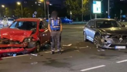 TEŠKA SAOBRAĆAJKA NA NOVOM BEOGRADU: Automobili potpuno smrskani, policija izašla na lice mesta (FOTO) TEŠKA SAOBRAĆAJKA NA NOVOM BEOGRADU: Automobili potpuno smrskani, policija izašla na lice mesta (FOTO)