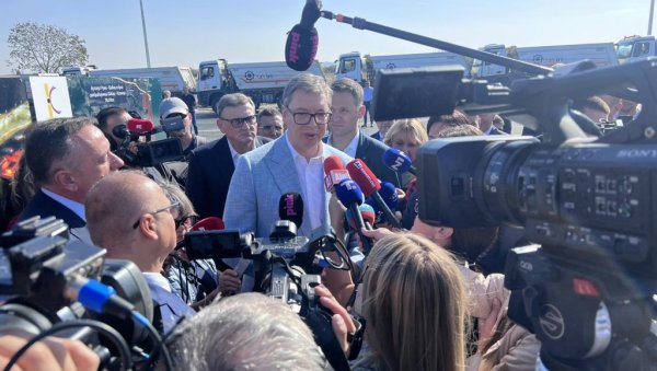 ВУЧИЋ ЗА НОВОСТИ О ПУТУ У КИНУ: Потписујемо два велика уговора за саобраћајнице за радост људи у Војводини ВУЧИЋ ЗА НОВОСТИ О ПУТУ У КИНУ: Потписујемо два велика уговора за саобраћајнице за радост људи у Војводини