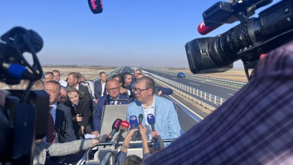 ДО НОВЕ ГОДИНЕ ПУТАРИНА БЕСПЛАТНА НА ДЕЛУ РУМА-ШАБАЦ: Вучић открио детаље - Данас у 18 сати ће бити отворен ауто-пут за све ДО НОВЕ ГОДИНЕ ПУТАРИНА БЕСПЛАТНА НА ДЕЛУ РУМА-ШАБАЦ: Вучић открио детаље - Данас у 18 сати ће бити отворен ауто-пут за све