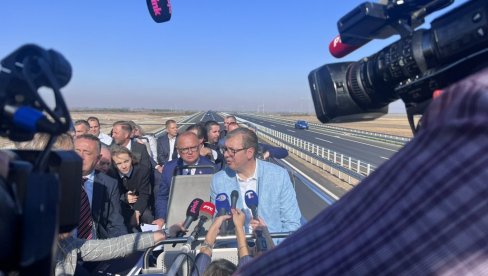 ДО НОВЕ ГОДИНЕ ПУТАРИНА БЕСПЛАТНА НА ДЕЛУ РУМА-ШАБАЦ: Вучић открио детаље - Данас у 18 сати ће бити отворен ауто-пут за све ДО НОВЕ ГОДИНЕ ПУТАРИНА БЕСПЛАТНА НА ДЕЛУ РУМА-ШАБАЦ: Вучић открио детаље - Данас у 18 сати ће бити отворен ауто-пут за све