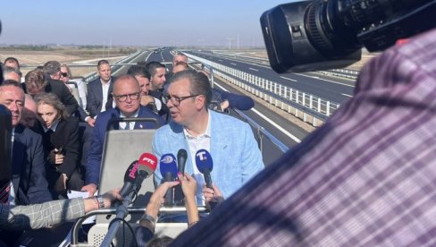 ОВО ЈЕ НЕВЕРОВАТНО ОБНАВЉАЊЕ, КОРАЦИ ОД СЕДАМ МИЉА Вучић за Новости о улагању у здравство и новој опреми - То су велике ствари ОВО ЈЕ НЕВЕРОВАТНО ОБНАВЉАЊЕ, КОРАЦИ ОД СЕДАМ МИЉА Вучић за Новости о улагању у здравство и новој опреми - То су велике ствари