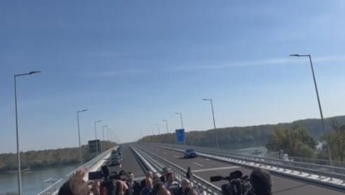 ПОГЛЕДАЈТЕ: Величанствени кадрови са новог ауто-пута (ВИДЕО) ПОГЛЕДАЈТЕ: Величанствени кадрови са новог ауто-пута (ВИДЕО)