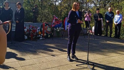 UBIJALI I DECU STARU NEKOLIKO DANA: Kod Loznice održana ceremonija u znak sećanja na 3.000 Jadrana - žrtava fašista UBIJALI I DECU STARU NEKOLIKO DANA: Kod Loznice održana ceremonija u znak sećanja na 3.000 Jadrana - žrtava fašista