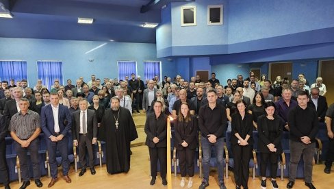 OPROŠTAJ OD BIVŠEG PREDSEDNIKA SO: U Ugljeviku održana komemoracija povodom smrti Đoke Simića OPROŠTAJ OD BIVŠEG PREDSEDNIKA SO: U Ugljeviku održana komemoracija povodom smrti Đoke Simića