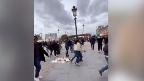 ЉУДИ У ПАНИЦИ БЕЖЕ ИЗ ЛУВРА: Чувени музеј у Паризу евакуисан због дојаве о бомби (ВИДЕО) ЉУДИ У ПАНИЦИ БЕЖЕ ИЗ ЛУВРА: Чувени музеј у Паризу евакуисан због дојаве о бомби (ВИДЕО)