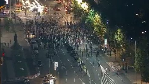 ПРОТЕСТ ПРОЗАПАДНЕ ОПОЗИЦИЈЕ: Политичари опет ремете саобраћај у главном граду ПРОТЕСТ ПРОЗАПАДНЕ ОПОЗИЦИЈЕ: Политичари опет ремете саобраћај у главном граду