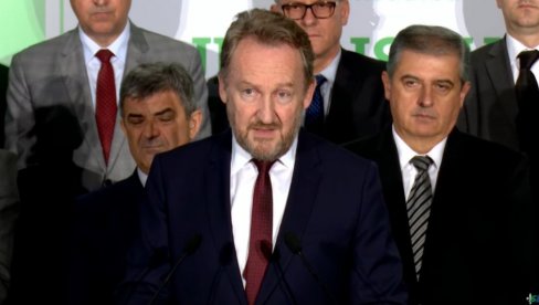 BAKIR ELIMINISAO KONKURENCIJU, PA PONOVO ZAVLADAO: SDA dobila novog starog predsednika BAKIR ELIMINISAO KONKURENCIJU, PA PONOVO ZAVLADAO: SDA dobila novog starog predsednika