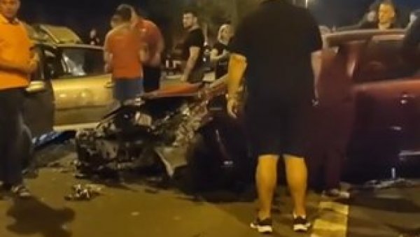 ТЕЖАК УДЕС У РАКОВИЦИ: Три особе превезене у Ургентни центар (ФОТО/ВИДЕО) ТЕЖАК УДЕС У РАКОВИЦИ: Три особе превезене у Ургентни центар (ФОТО/ВИДЕО)