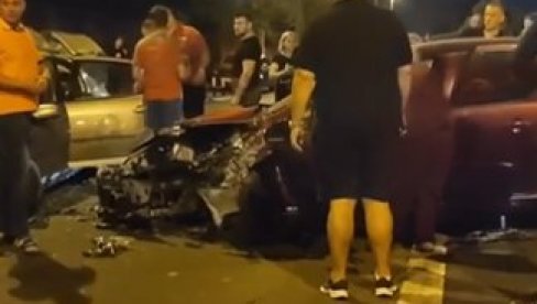 TEŽAK UDES U RAKOVICI: Tri osobe prevezene u Urgentni centar (FOTO/VIDEO) TEŽAK UDES U RAKOVICI: Tri osobe prevezene u Urgentni centar (FOTO/VIDEO)