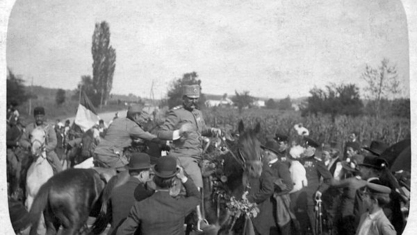 ПОГЛЕДАЈТЕ ОВУ ИСТОРИЈСКУ ФОТОГРАФИЈУ: Српска војска ослобађа Крушевац 1918. године ПОГЛЕДАЈТЕ ОВУ ИСТОРИЈСКУ ФОТОГРАФИЈУ: Српска војска ослобађа Крушевац 1918. године