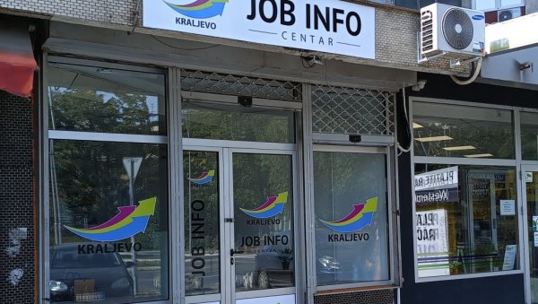 ПОМОЋ ПРИ ЗАПОШЉАВАЊУ: У Краљеву отворен Џоб инфо центар ПОМОЋ ПРИ ЗАПОШЉАВАЊУ: У Краљеву отворен Џоб инфо центар