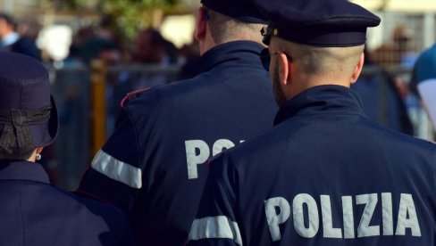 MLADIĆ POGINUO NA PLAŽI: Zatrpao ga pesak dok je kopao rupu - užas u Italiji