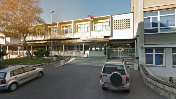 ДЕЦА СЕ СУТРА ВРАЋАЈУ У СРБИЈУ: Информације из школе - Шта се дешава са ученицима које су Албанци напали на екскурзији у Венецији ДЕЦА СЕ СУТРА ВРАЋАЈУ У СРБИЈУ: Информације из школе - Шта се дешава са ученицима које су Албанци напали на екскурзији у Венецији