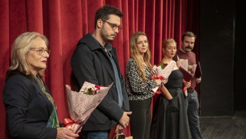 NAJBOLJI OČEVI I OCI: Na festivalu Vršačka pozorišna jesen pobedila predstava u režiji Veljka Mićunovića NAJBOLJI OČEVI I OCI: Na festivalu Vršačka pozorišna jesen pobedila predstava u režiji Veljka Mićunovića