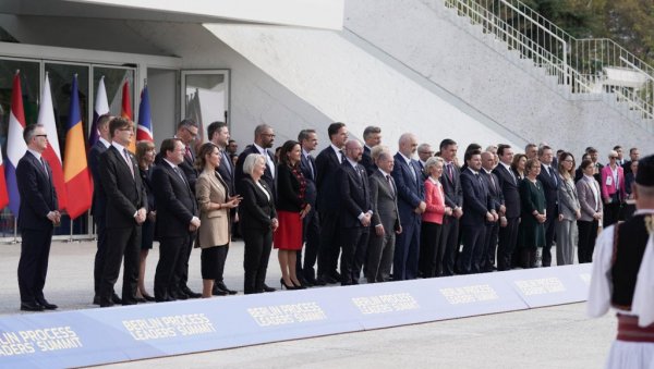 БРНАБИЋЕВА НИЈЕ ОДБИЛА ДА СЕ ФОТОГРАФИШЕ СА ЛИДЕРИМА У ТИРАНИ: Опозициони медији опет пласирају неистине (ФОТО) БРНАБИЋЕВА НИЈЕ ОДБИЛА ДА СЕ ФОТОГРАФИШЕ СА ЛИДЕРИМА У ТИРАНИ: Опозициони медији опет пласирају неистине (ФОТО)