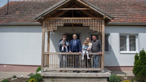 JOŠ 100 MALIŠANA ŽIVEĆE NA SELU: Ministarstvo za brigu o selu odobrilo još 120 zahteva za kupovinu kuća JOŠ 100 MALIŠANA ŽIVEĆE NA SELU: Ministarstvo za brigu o selu odobrilo još 120 zahteva za kupovinu kuća