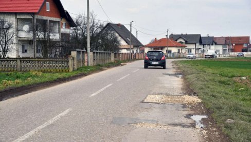 UMESTO REŠENJA - AGONIJA: Teške muke na bijeljinskom glavnom putu - propada zbog teških kamiona