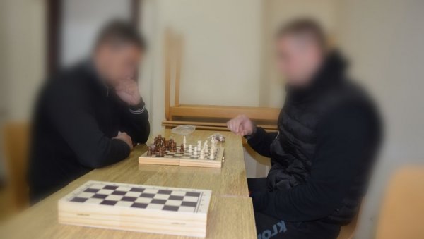 ОНИ СУ ДРУГИ НА СВЕТУ: Како је шахистима из поправног дома у Крушевцу ова игра променила живот (ФОТО) ОНИ СУ ДРУГИ НА СВЕТУ: Како је шахистима из поправног дома у Крушевцу ова игра променила живот (ФОТО)