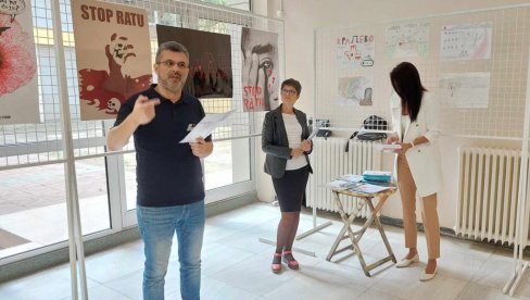 ЂАЧКЕ ПОРУКЕ МИРА: Отворена изложба поводом Дана сећања на краљевачки октобар 1941. ЂАЧКЕ ПОРУКЕ МИРА: Отворена изложба поводом Дана сећања на краљевачки октобар 1941.