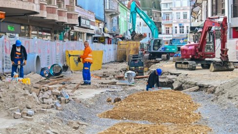 DRUGA FAZA: Nastavlja se rekonstrukcija Krive čaršije (FOTO) DRUGA FAZA: Nastavlja se rekonstrukcija Krive čaršije (FOTO)