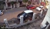 УРНЕБЕСАН СНИМАК ПАРКИРАЊА У БЕОГРАДУ: Муке живе, а возач жена (ВИДЕО) УРНЕБЕСАН СНИМАК ПАРКИРАЊА У БЕОГРАДУ: Муке живе, а возач жена (ВИДЕО)