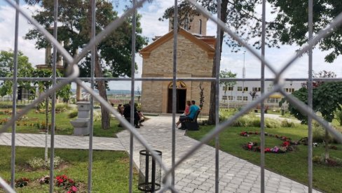 PATRIJARH U SUBOTU OSVEŠTAVA JEDAN POSEBAN HRAM: Nalazi se u krugu Vaspitno-popravnog doma Kruševac, gradili su ga i štićenici (FOTO) PATRIJARH U SUBOTU OSVEŠTAVA JEDAN POSEBAN HRAM: Nalazi se u krugu Vaspitno-popravnog doma Kruševac, gradili su ga i štićenici (FOTO)