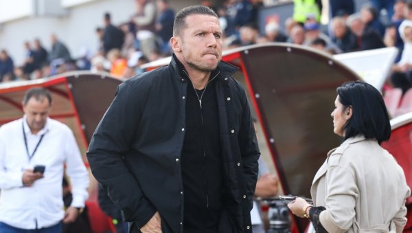 ЗБОГ РАТА У ИЗРАЕЛУ: Тренер Звезде Барак Бахар је ово урадио по завршетку утакмице у Крушевцу ЗБОГ РАТА У ИЗРАЕЛУ: Тренер Звезде Барак Бахар је ово урадио по завршетку утакмице у Крушевцу