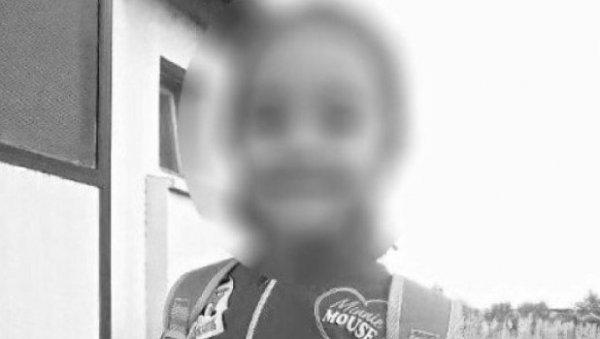 БРАТ ЈЕ КЛЕЧАО ПОРЕД ТЕЛА СВОЈЕ НАСТРАДАЛЕ ЋЕРКИЦЕ: Стриц мале девојчице која је погинула код Зрењанина нем од бола БРАТ ЈЕ КЛЕЧАО ПОРЕД ТЕЛА СВОЈЕ НАСТРАДАЛЕ ЋЕРКИЦЕ: Стриц мале девојчице која је погинула код Зрењанина нем од бола