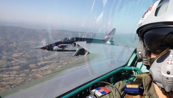 ПОГЛЕДАЈТЕ - СРПСКИ ОРЛОВИ НА НЕБУ: Обука летачког састава у 98. ваздухопловној бригади (ФОТО) ПОГЛЕДАЈТЕ - СРПСКИ ОРЛОВИ НА НЕБУ: Обука летачког састава у 98. ваздухопловној бригади (ФОТО)