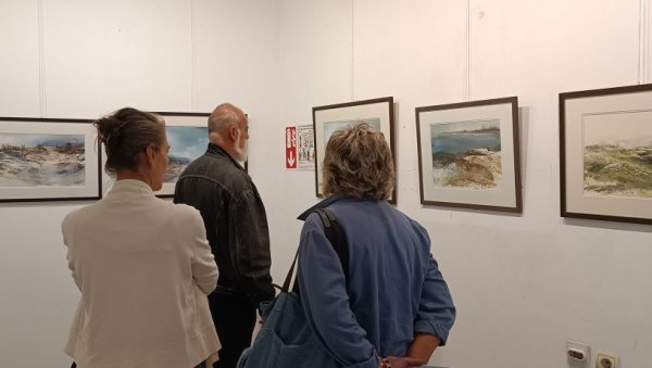 БОЈЕ ЗМЕЉЕ У КУЧЕВУ: Изложба акварела у петровачкој галерији „Круг“ БОЈЕ ЗМЕЉЕ У КУЧЕВУ: Изложба акварела у петровачкој галерији „Круг“