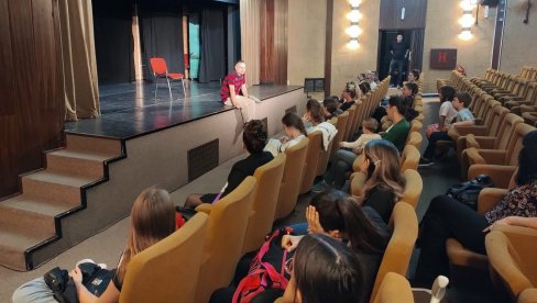 BESPLATNI ČASOVI GLUME: Dramski studio za osnovce i srednjoškolce u Požarevcu BESPLATNI ČASOVI GLUME: Dramski studio za osnovce i srednjoškolce u Požarevcu