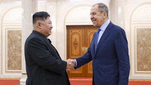 СУСРЕТ СТАРИХ ПРИЈАТЕЉА: Ким Џонг Ун више од сат времена разговарао са Лавровом (ФОТО) СУСРЕТ СТАРИХ ПРИЈАТЕЉА: Ким Џонг Ун више од сат времена разговарао са Лавровом (ФОТО)
