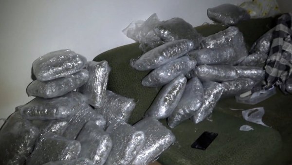 КРИО ДРОГУ У ГРОМОБРАНУ ЗГРАДЕ И ДУКСУ: Саслушан Л. В. (20) КРИО ДРОГУ У ГРОМОБРАНУ ЗГРАДЕ И ДУКСУ: Саслушан Л. В. (20)