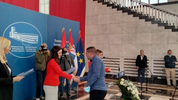 ПОКРАЈИНА ДОТИРА ВИШЕ ОД ПОЛОВИНЕ ВРЕДНОСТИ РОБЕ: Ратари у Војводини настављају обнову механизације ПОКРАЈИНА ДОТИРА ВИШЕ ОД ПОЛОВИНЕ ВРЕДНОСТИ РОБЕ: Ратари у Војводини настављају обнову механизације