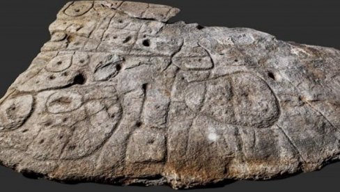 NEOBIČNA STENA  SA TAJANSTVENIM OZNAKAMA OTKRIVA SVOJE TAJNE: ,,Mapa blaga fascinirala francuske arheologe (VIDEO)